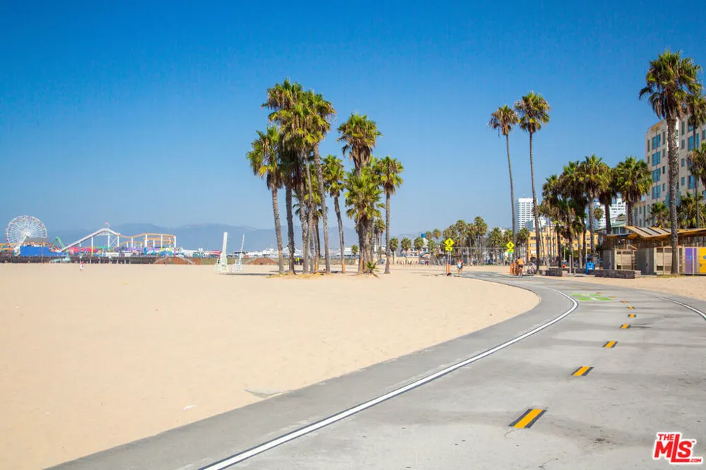 404 Venice Way Los Angeles, CA 90291