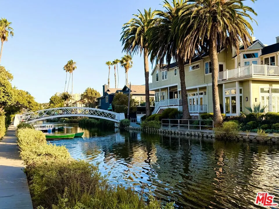 404 Venice Way Los Angeles, CA 90291
