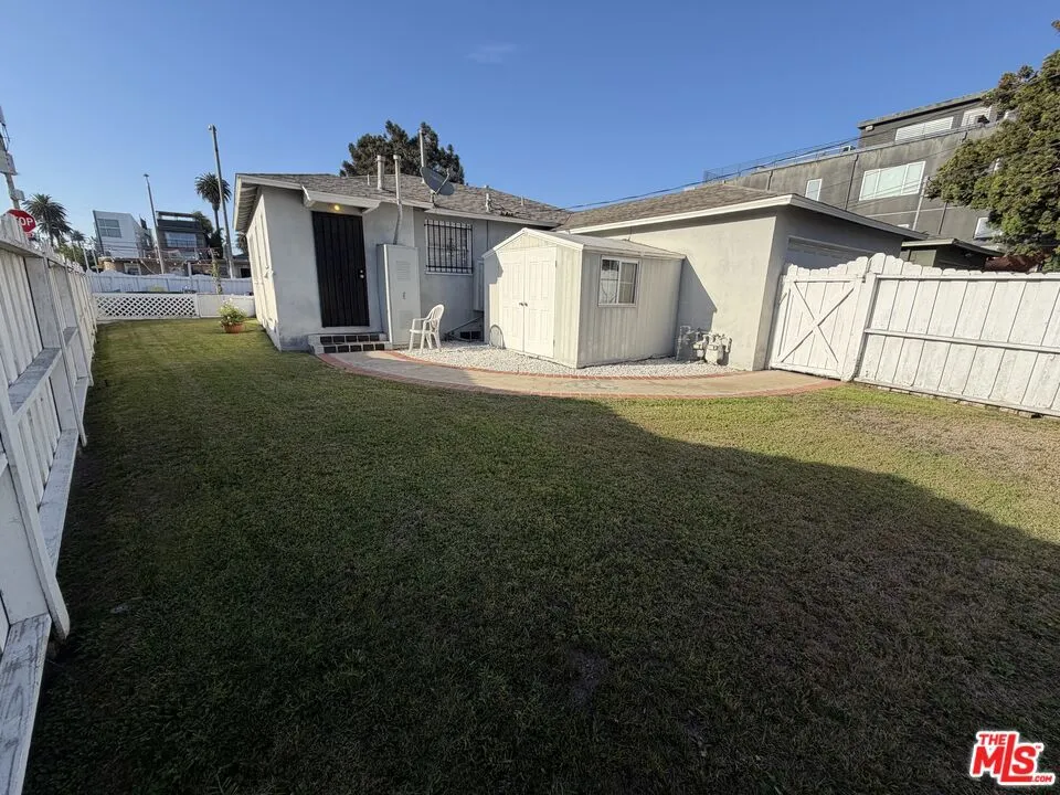 404 Venice Way Los Angeles, CA 90291