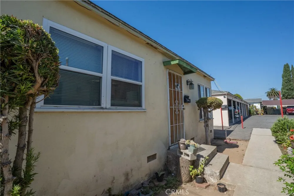 10901 S Freeman Inglewood, CA 90304