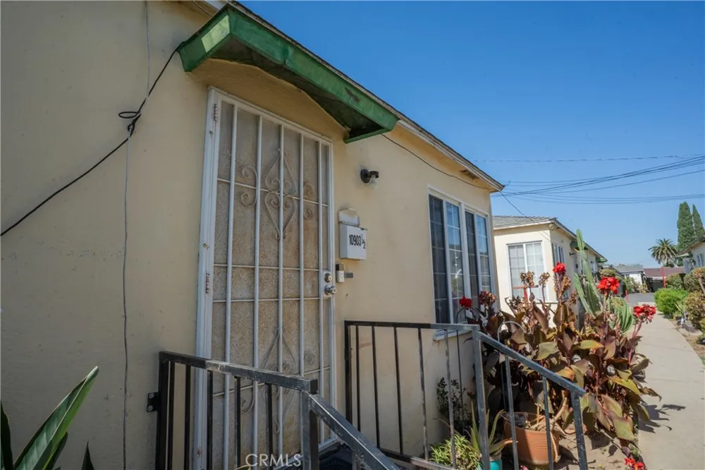 10901 S Freeman Inglewood, CA 90304
