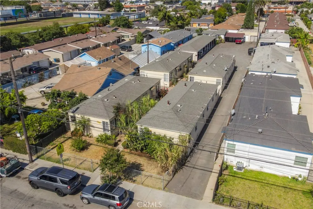 10901 S Freeman Inglewood, CA 90304