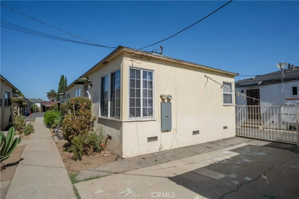 10901 S Freeman Inglewood, CA 90304