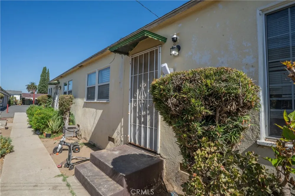 10901 S Freeman Inglewood, CA 90304