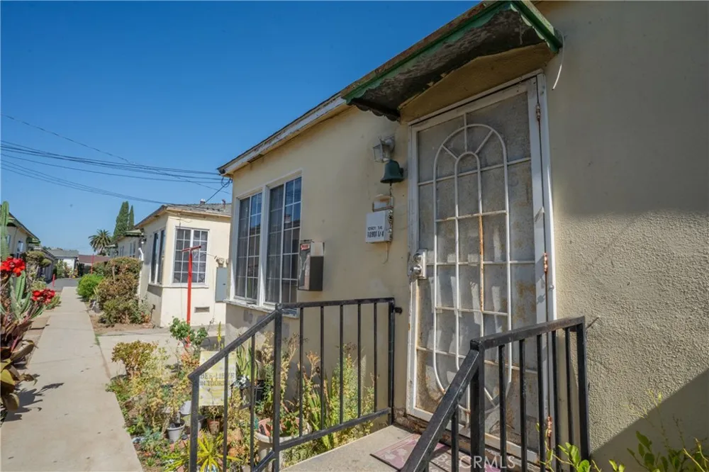 10901 S Freeman Inglewood, CA 90304