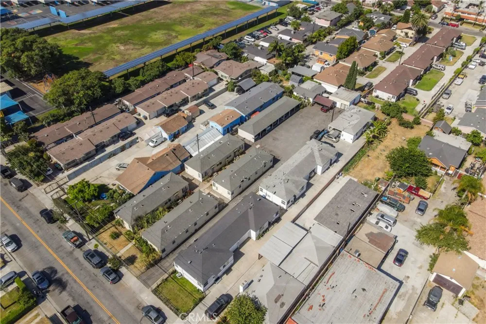 10901 S Freeman Inglewood, CA 90304