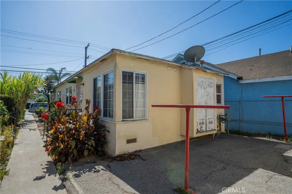 10901 S Freeman Inglewood, CA 90304