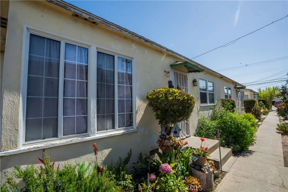 10901 S Freeman Inglewood, CA 90304