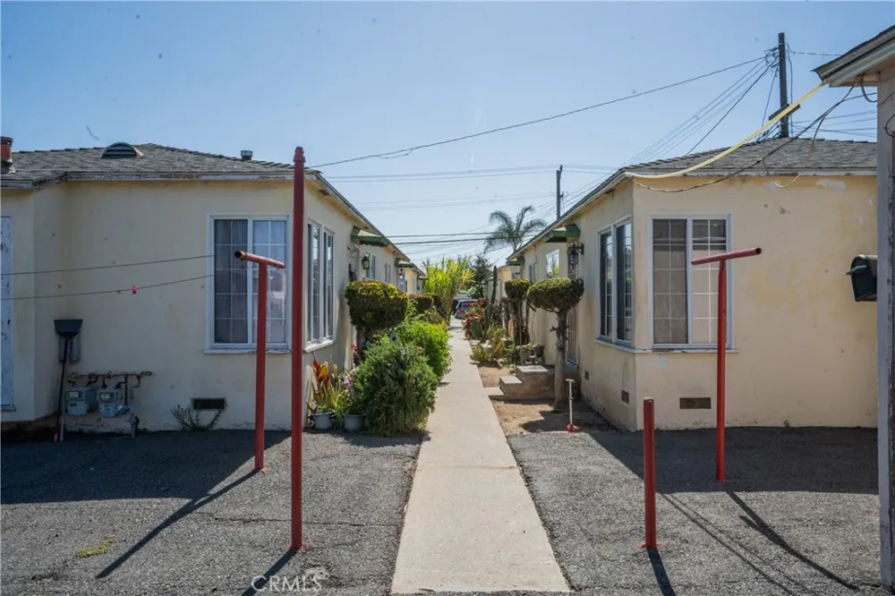 10901 S Freeman Inglewood, CA 90304