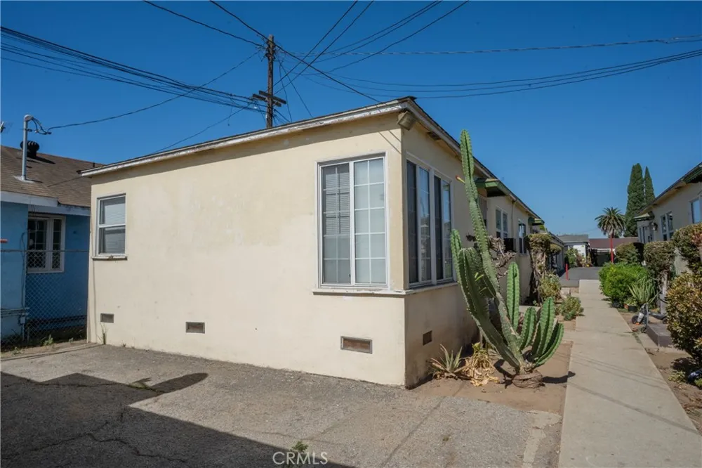 10901 S Freeman Inglewood, CA 90304