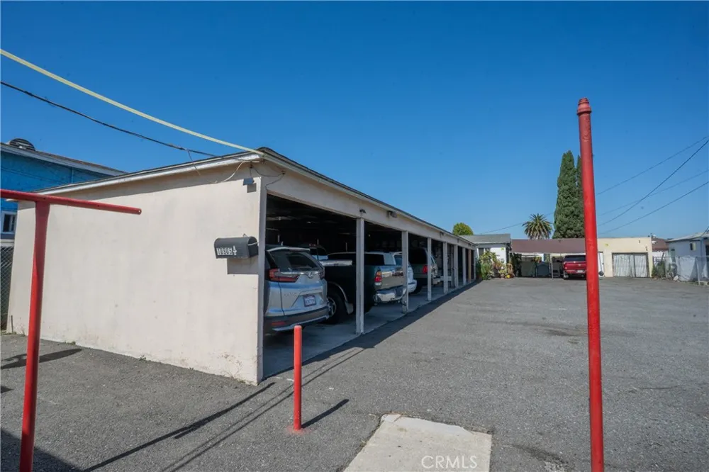 10901 S Freeman Inglewood, CA 90304