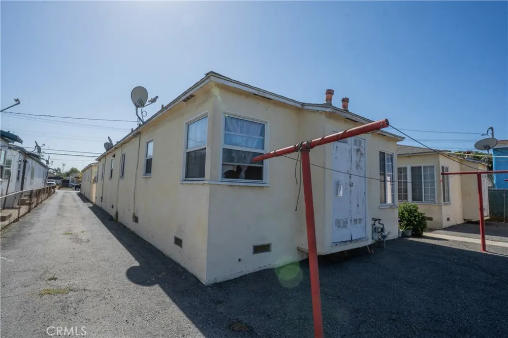10901 S Freeman Inglewood, CA 90304