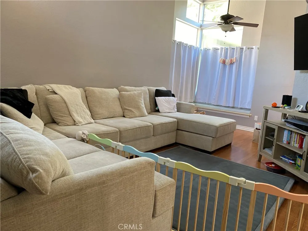 11753 Malagon Fontana, CA 92337