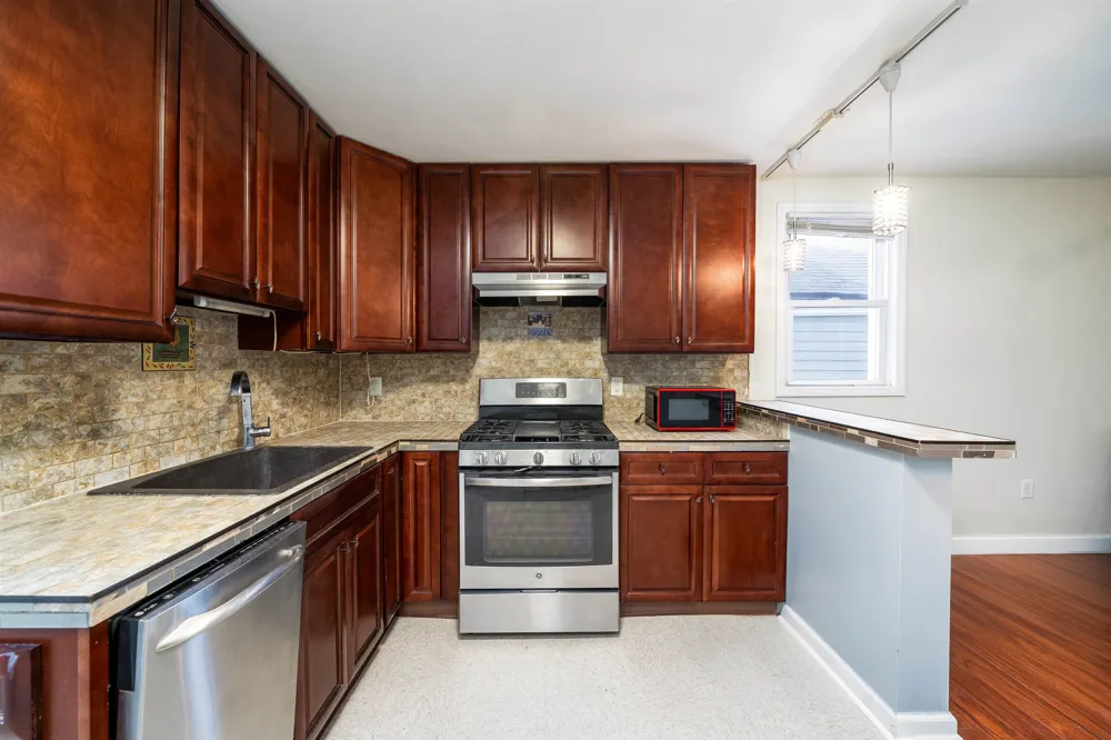 10 WEST 21ST ST Bayonne, NJ 07002