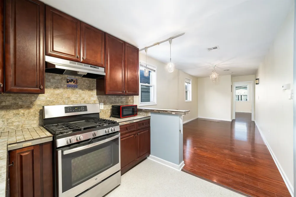 10 WEST 21ST ST Bayonne, NJ 07002