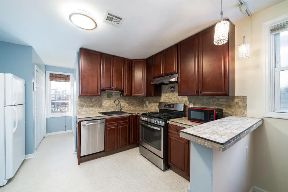 10 WEST 21ST ST Bayonne, NJ 07002