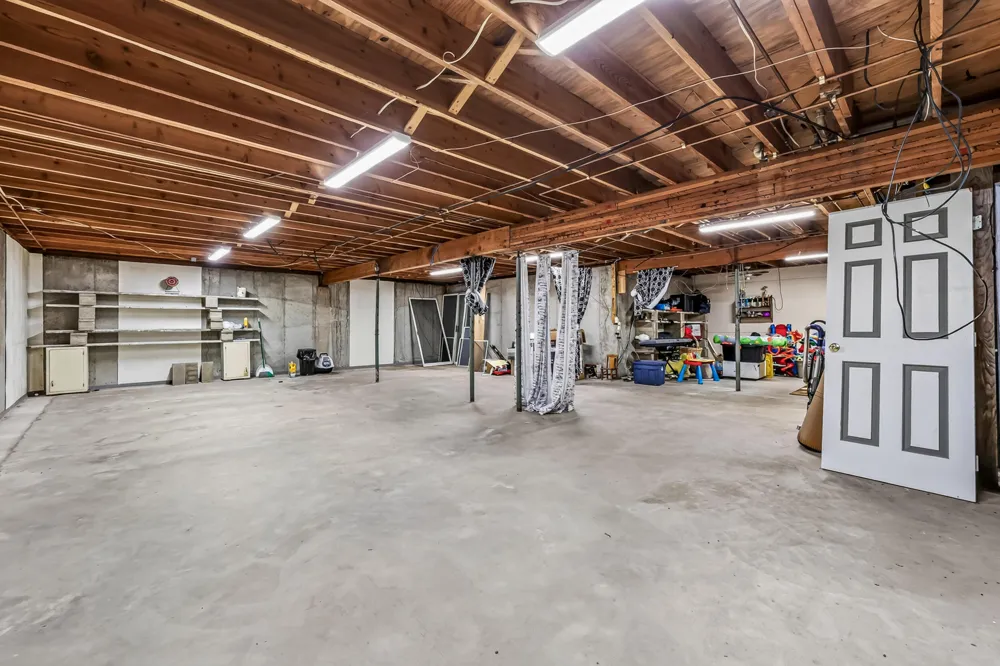 8183 W Cleveland Road Claybanks Township, MI 49446