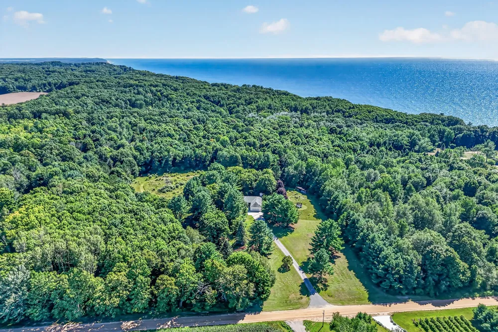 8183 W Cleveland Road Claybanks Township, MI 49446