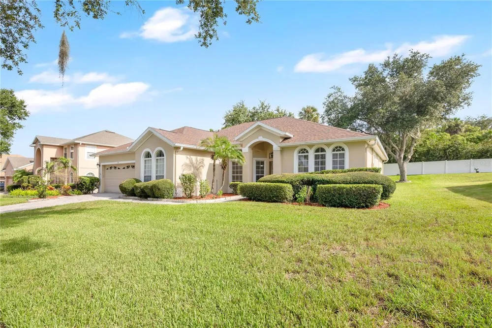 253 BEACON POINTE DRIVE Ocoee, FL 34761