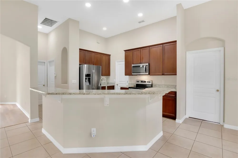 253 BEACON POINTE DRIVE Ocoee, FL 34761
