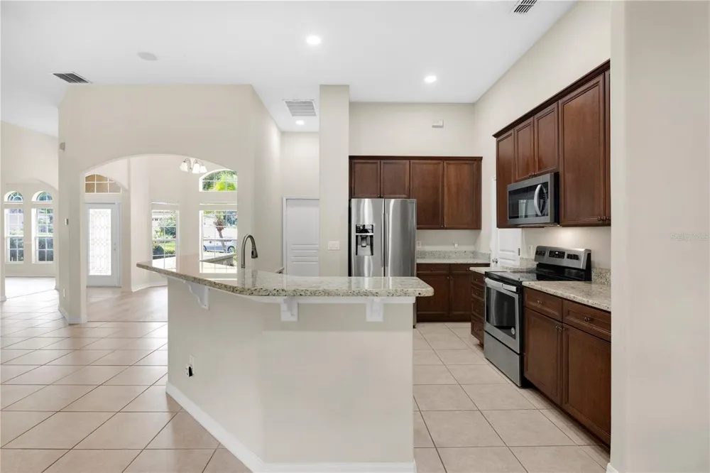 253 BEACON POINTE DRIVE Ocoee, FL 34761