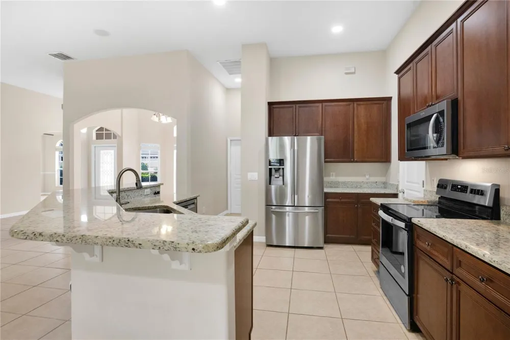 253 BEACON POINTE DRIVE Ocoee, FL 34761