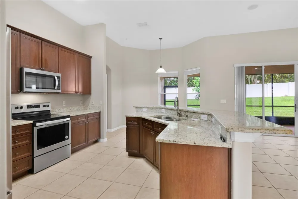 253 BEACON POINTE DRIVE Ocoee, FL 34761