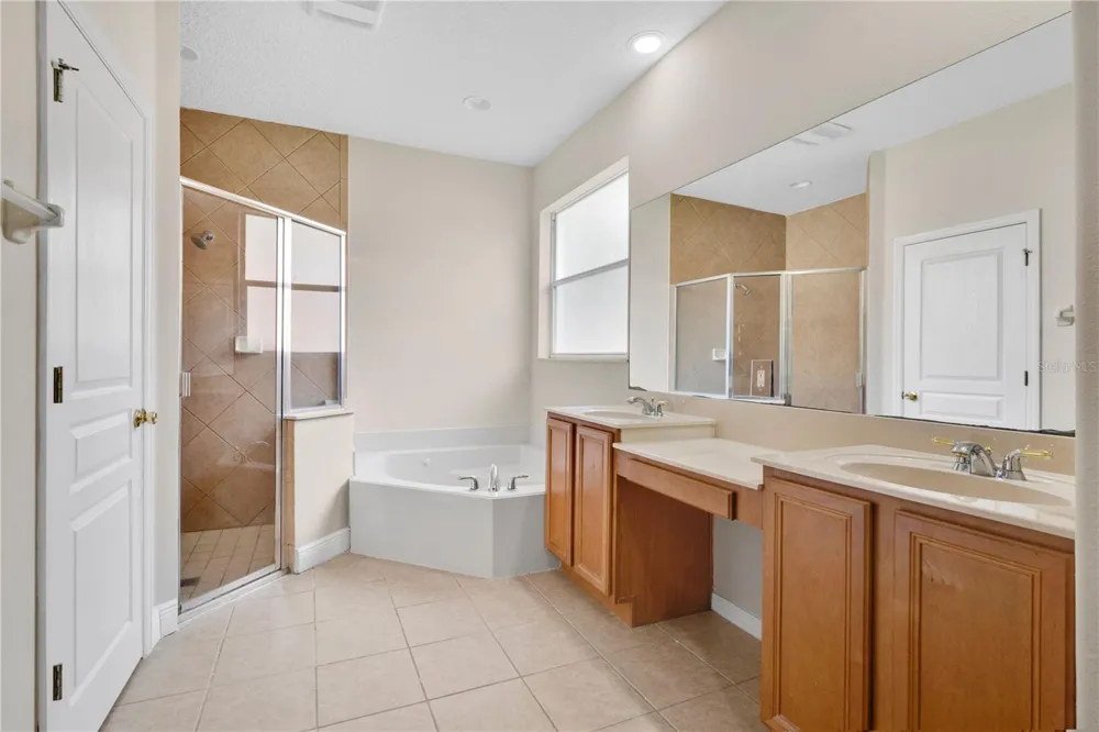 253 BEACON POINTE DRIVE Ocoee, FL 34761
