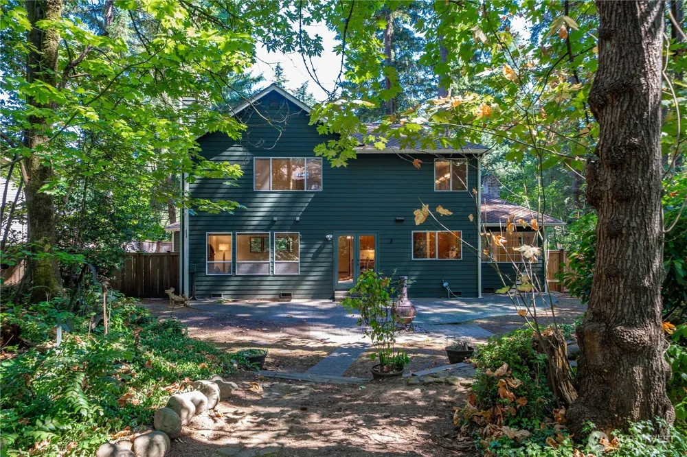 25327 236th Court SE Maple Valley, WA 98038