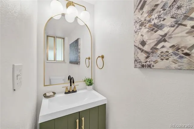 1569 S Lee Street Lakewood, CO 80232