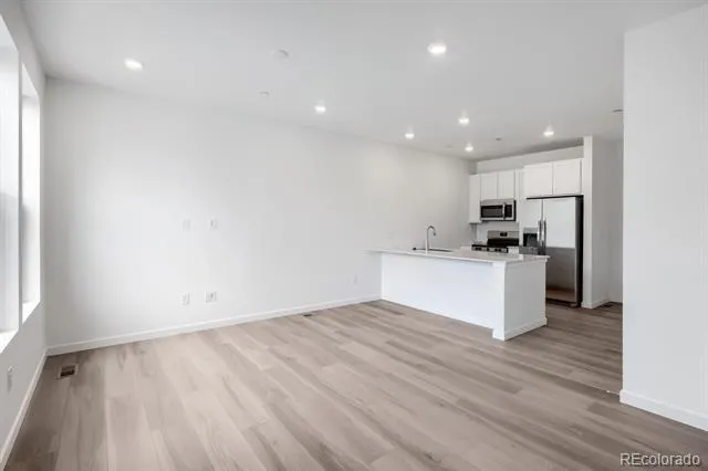7675 S Mobile Way Centennial, CO 80016