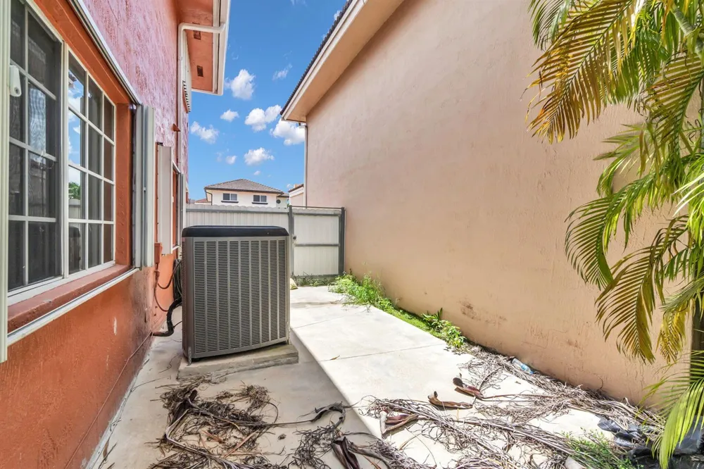 15351 SW 40TH TERRACE Miami, FL 33185