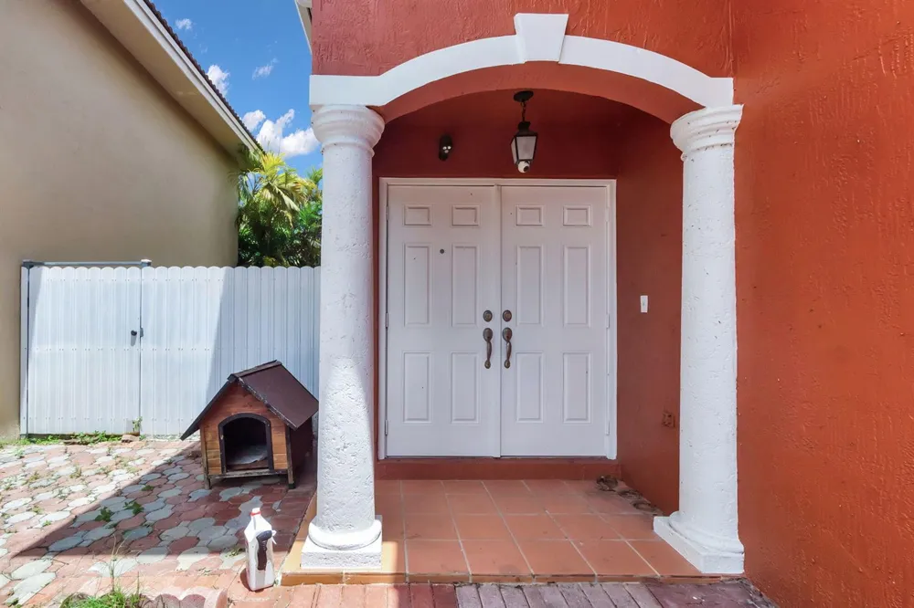 15351 SW 40TH TERRACE Miami, FL 33185
