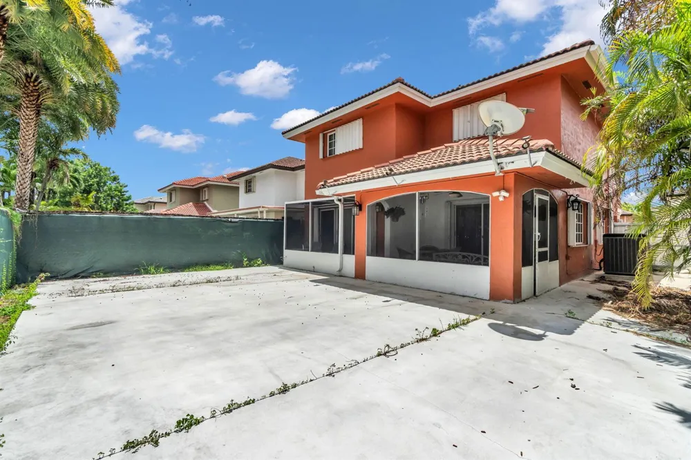 15351 SW 40TH TERRACE Miami, FL 33185