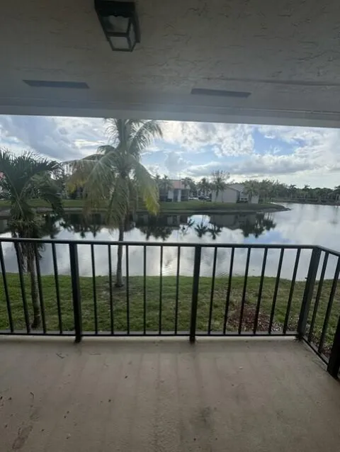 1495 LAKE CRYSTAL DRIVE #G