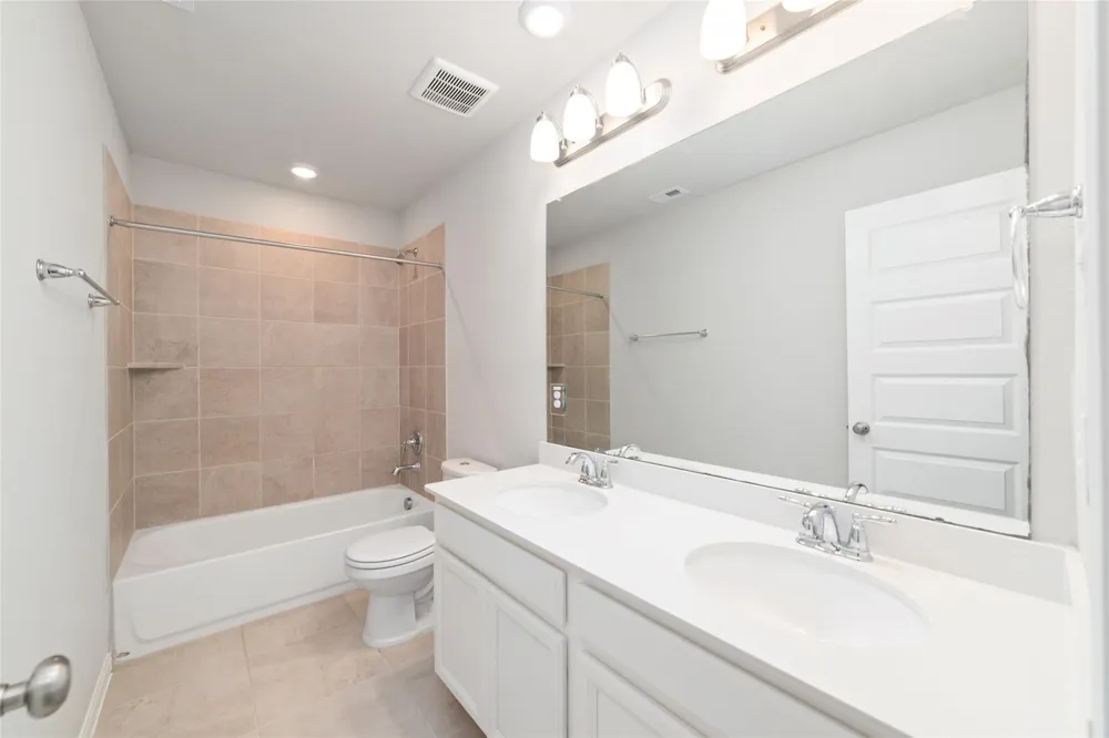 910 Modesto Drive Rosharon, TX 77583