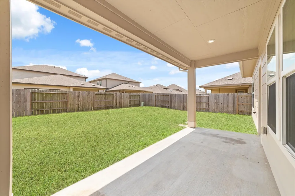 910 Modesto Drive Rosharon, TX 77583