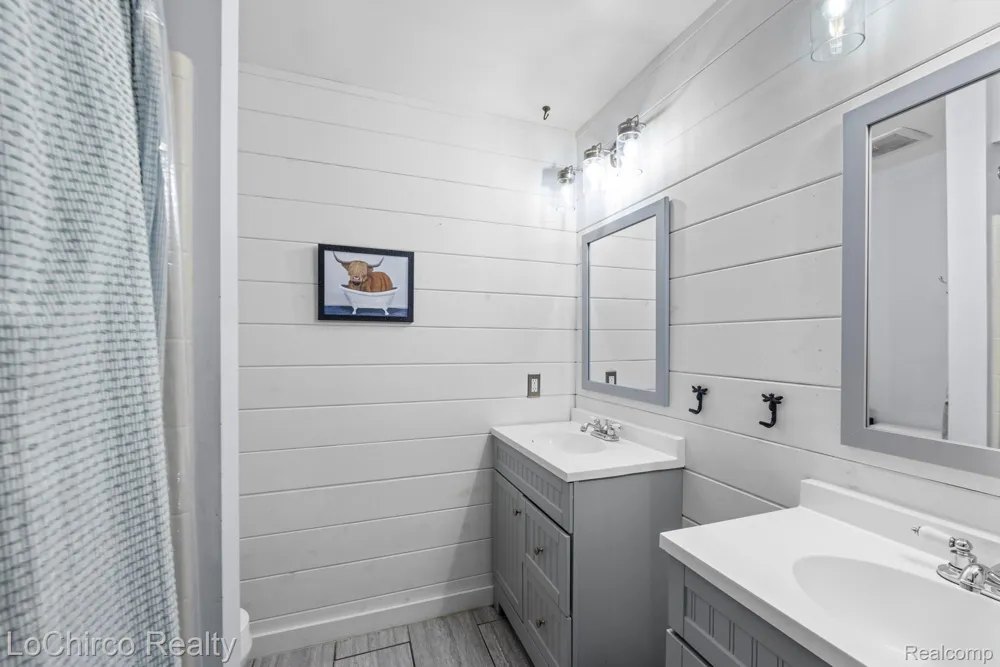 2700 Broadmoor Drive Rochester Hills City, MI 48309