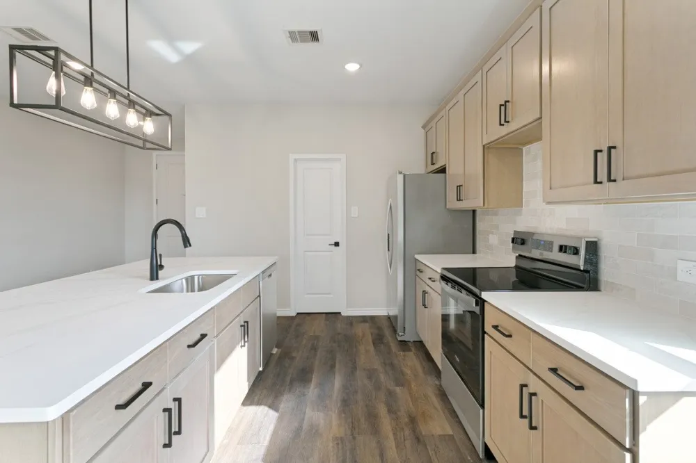 1424 Dry Creek Drive Cleburne, TX 76033