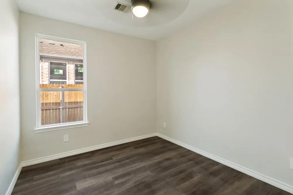 1424 Dry Creek Drive Cleburne, TX 76033