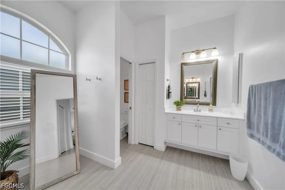 Lakeland Circle Fort Myers, FL 33913