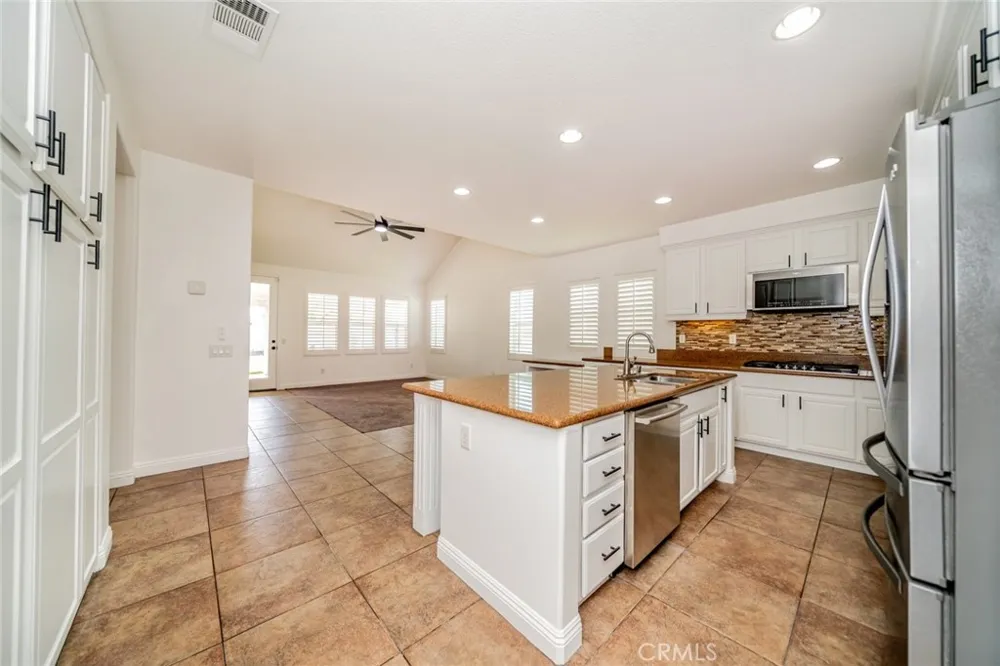 8274 Fern Grove Circle Riverside, CA 92508