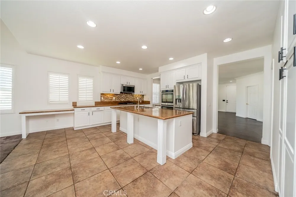 8274 Fern Grove Circle Riverside, CA 92508