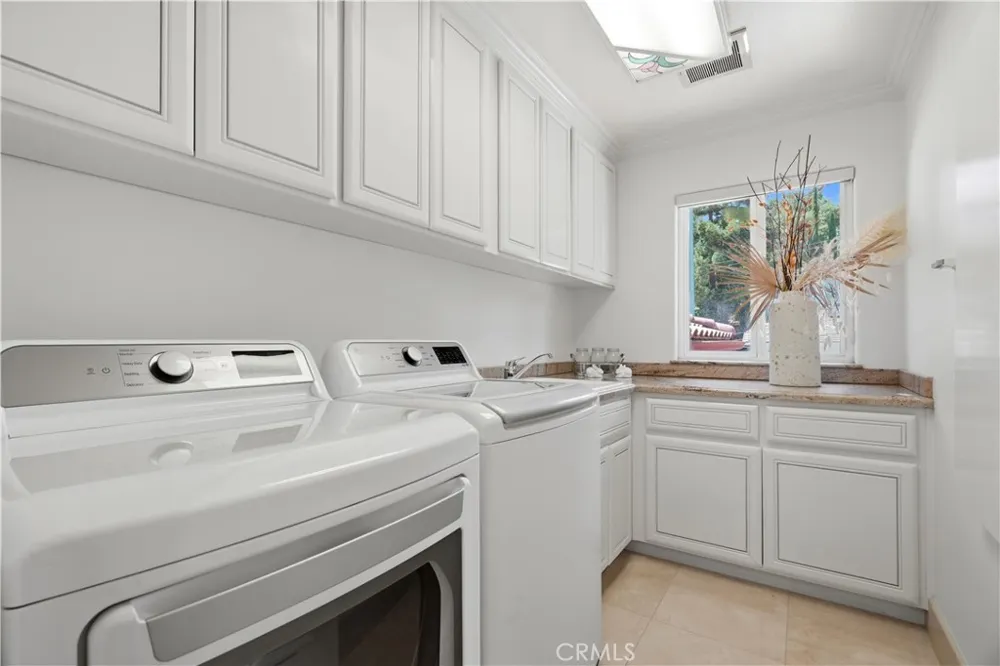 10935 Miramonte Cupertino, CA 95014