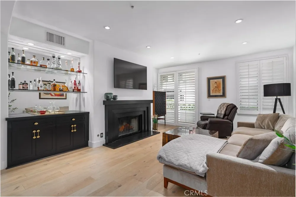 11740 W Sunset Boulevard #14 Los Angeles, CA 90049