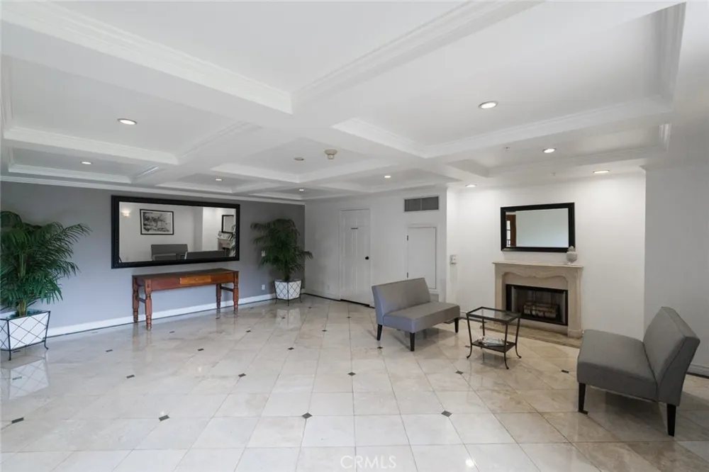 11740 W Sunset Boulevard #14 Los Angeles, CA 90049