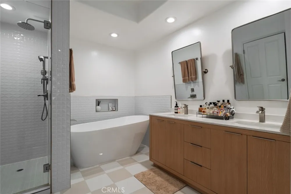 11740 W Sunset Boulevard #14 Los Angeles, CA 90049
