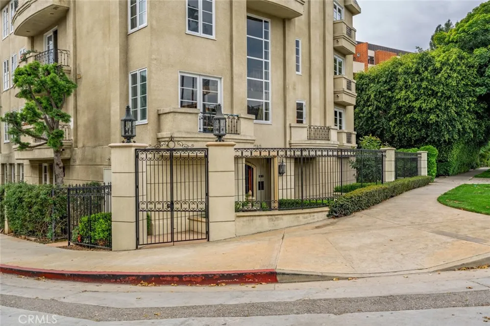 11740 W Sunset Boulevard #14 Los Angeles, CA 90049