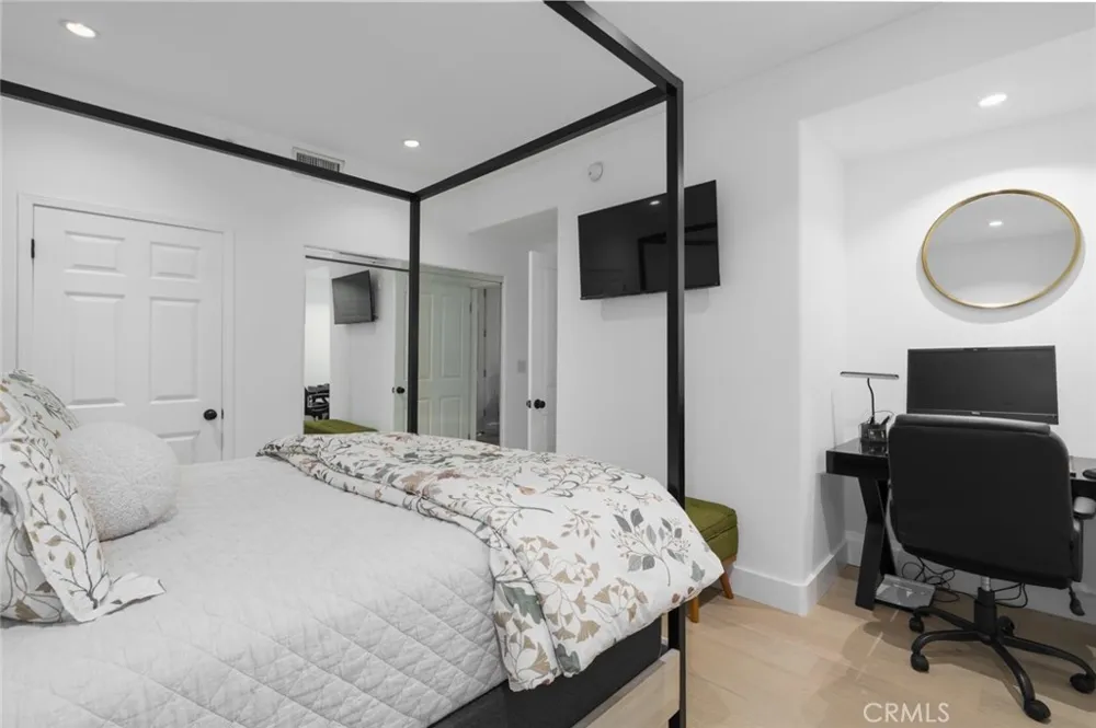11740 W Sunset Boulevard #14 Los Angeles, CA 90049