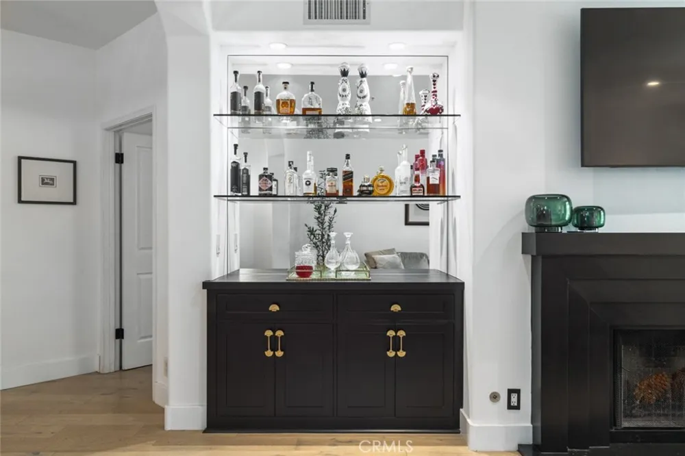 11740 W Sunset Boulevard #14 Los Angeles, CA 90049